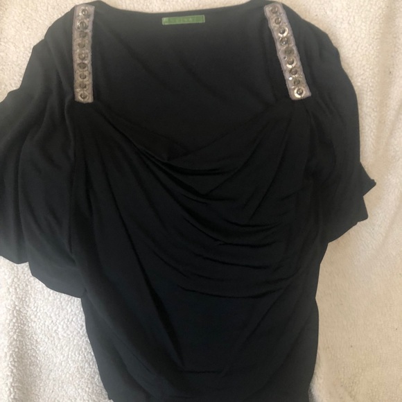 Black top with tag - Picture 1 of 6